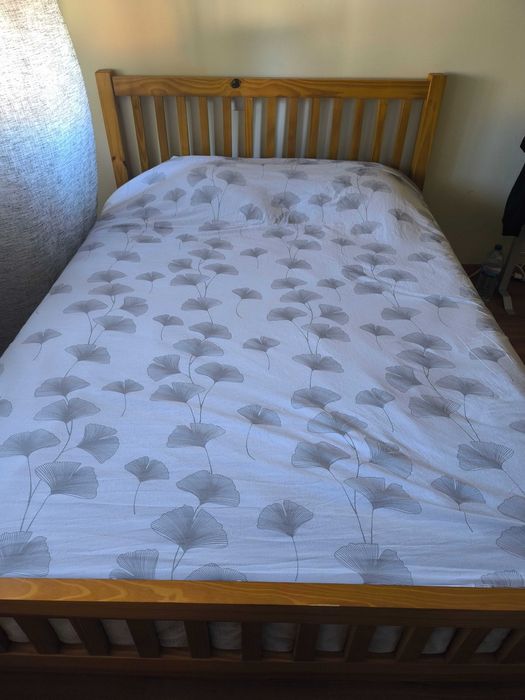 Cama casal 140x190 com estrado