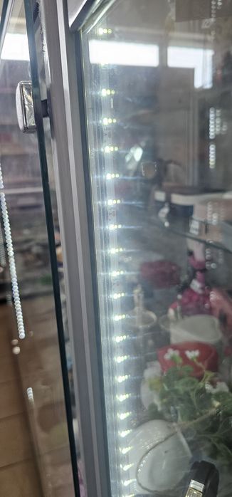 Продам торговые витрины,кассы