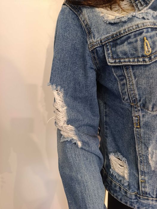 Damska jeansowa kurtka oversize – rozmiar M efekt „destroyed”,