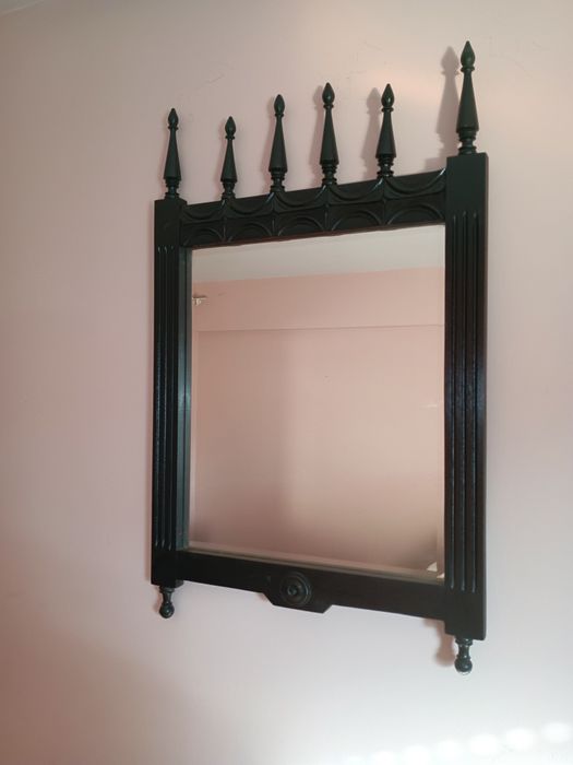 Espelho vintade em madeira maciça. Exemplar estado de conservação 
Med