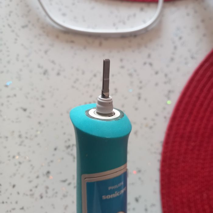 Szczoteczka soniczna Philips Sonicare dla dzieci 3+. Jak na zdjęciach