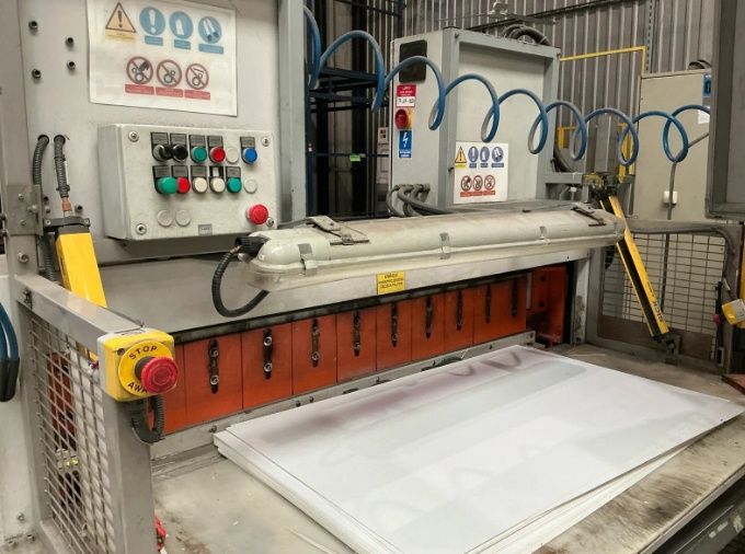Gilotyna urządzenie do obcinania tworzyw sztucznych/metalu 4,55KW
