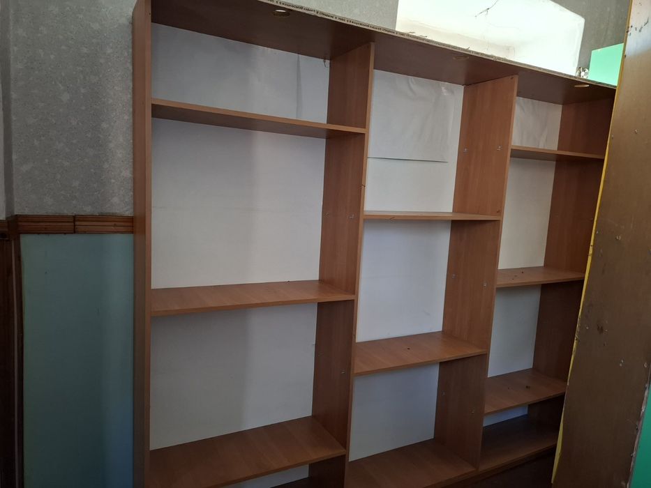 Продам полки в хорошем состоянии для магазина