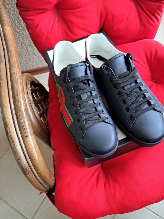 Кроссовки фирменные