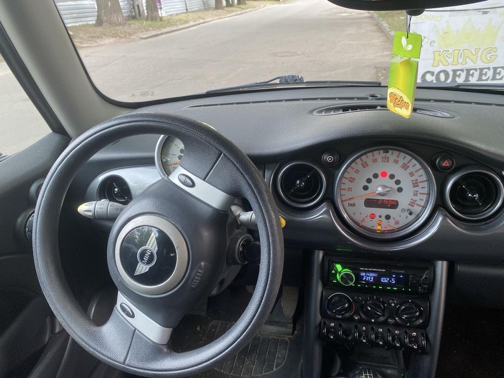 Продам Mini One 2005