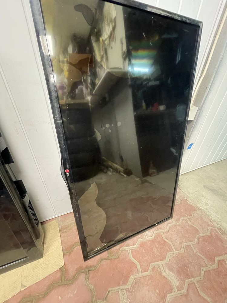 Телевізор  LG 42LN5406-ZA 42PFL4208K 32LG2100 32LP360H матриця розбита