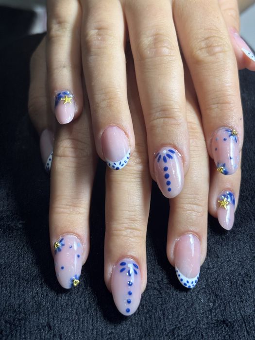 Paznokcie zelowe, hybrydowe.