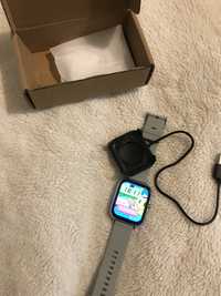 Szary smartwatch