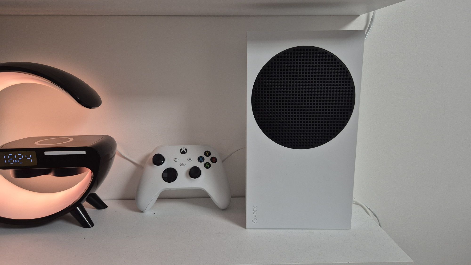 Продам X-box series S (стан нового)