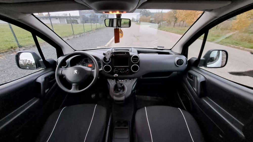 Peugeot Partner Long Tempomat 1.6HDi 2017r Klima Hak Czujniki Ekran