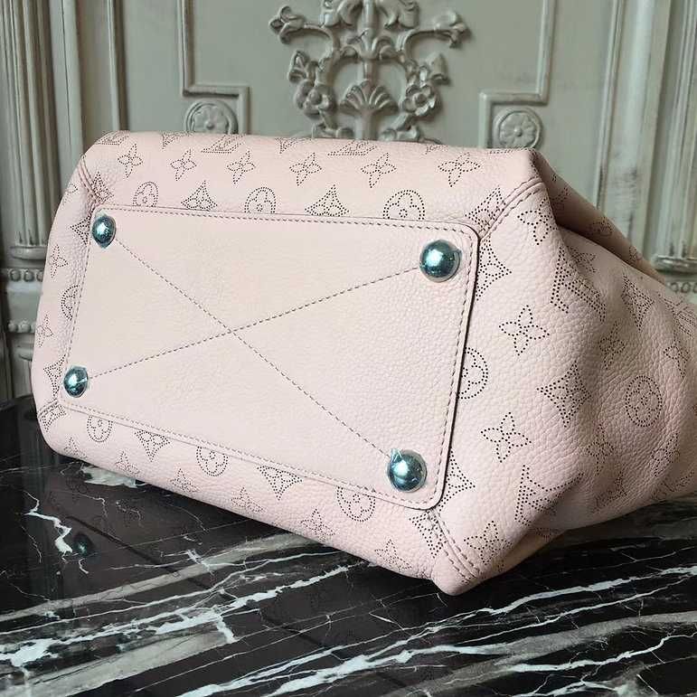 Bolsa preta Louis Vuitton Babylone com corrente BB