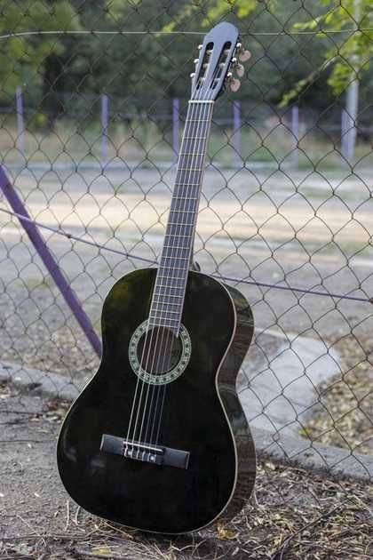 классическая гитара итальянского бренда 4/4 широкий гриф струні нейлон