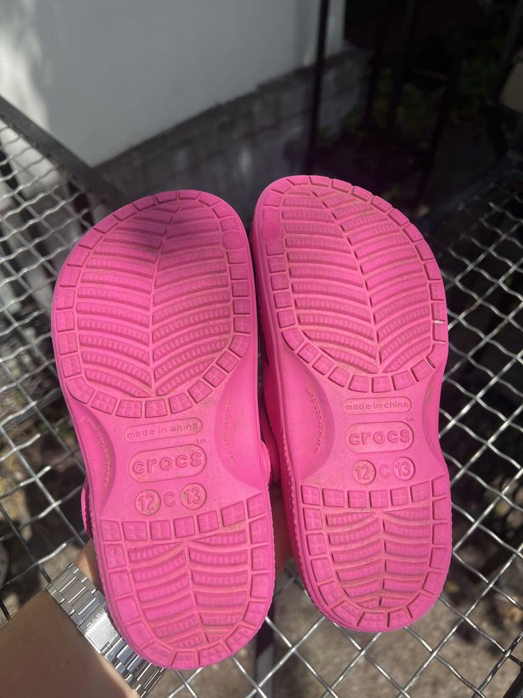 Crocs/Крокси рожевого кольору з джибитси