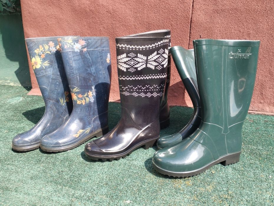 Резиновые сапоги 37/38 зелёные и 36 две пары с рисунком
