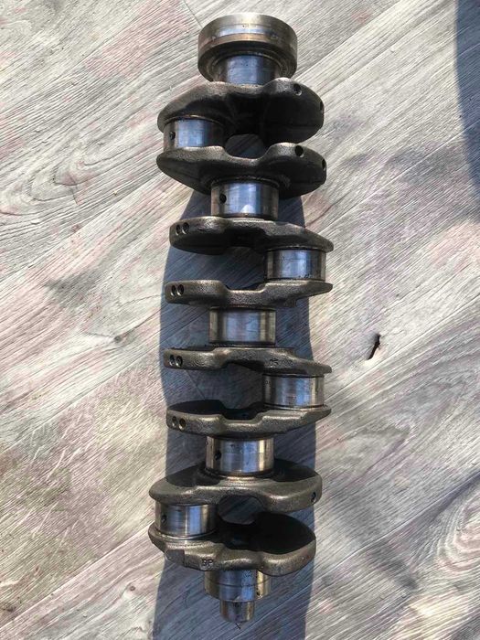 Коленвал Шкив коленвала Насос масляный Шатун Поршень Крышка Ford Focus