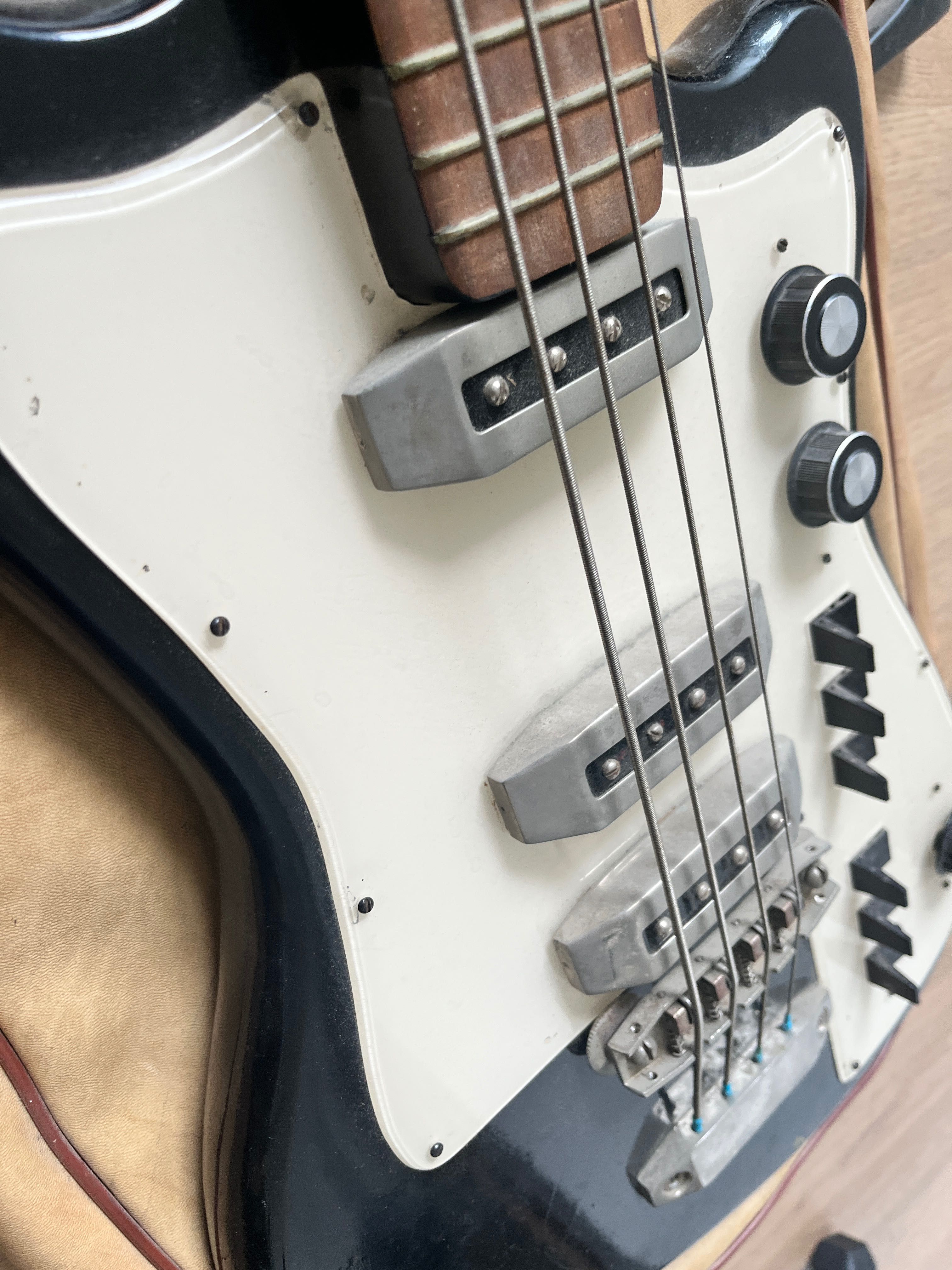 Gitara basowa Borisov Fuzz. USSR Bass BAS-1 (Solo-1)