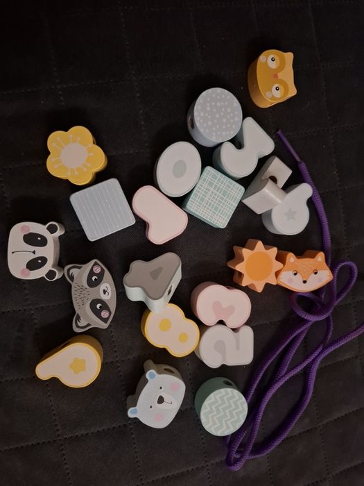 Drewniane klocki do nawlekania