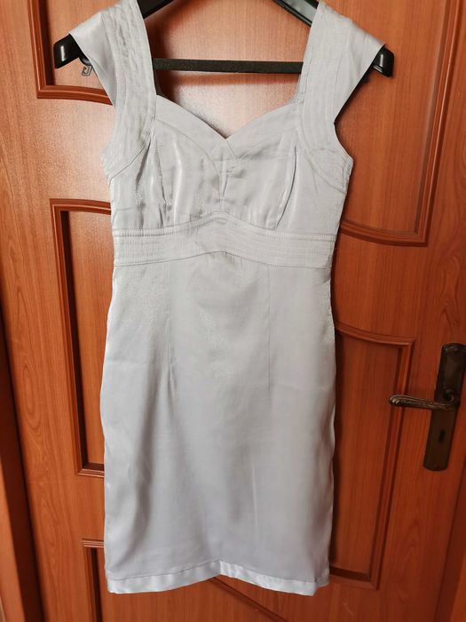 Srebrna suknia do poprawek krawieckich