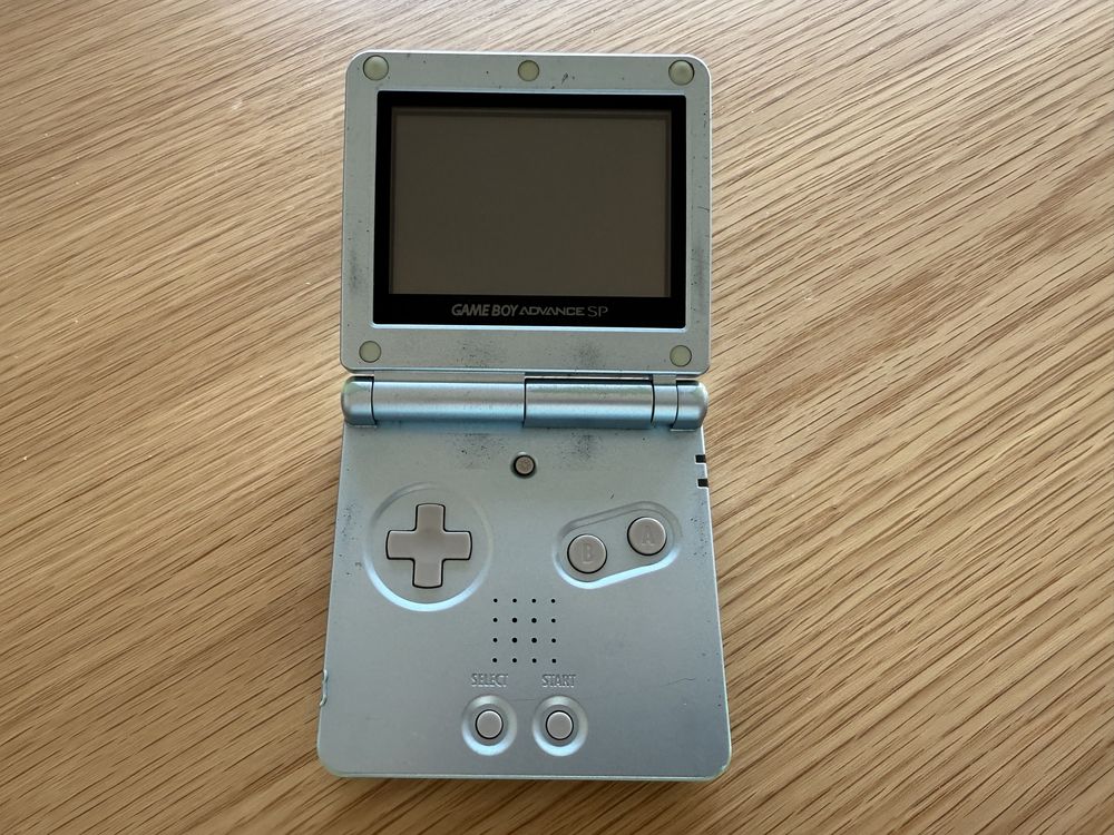 Nintendo Game Boy Advance SP