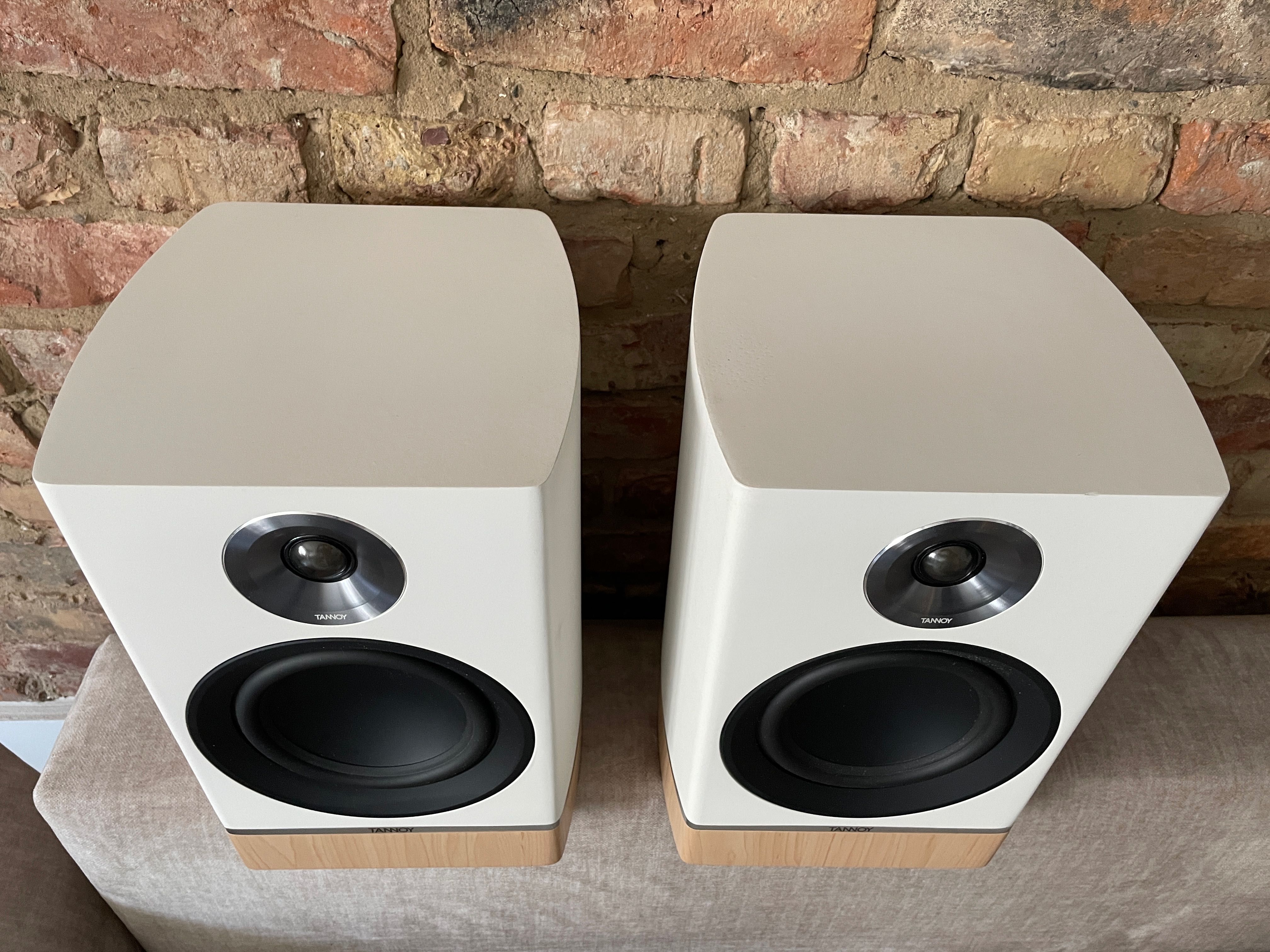 Tannoy Platinum B6 – świetne monitory w białym kolorze