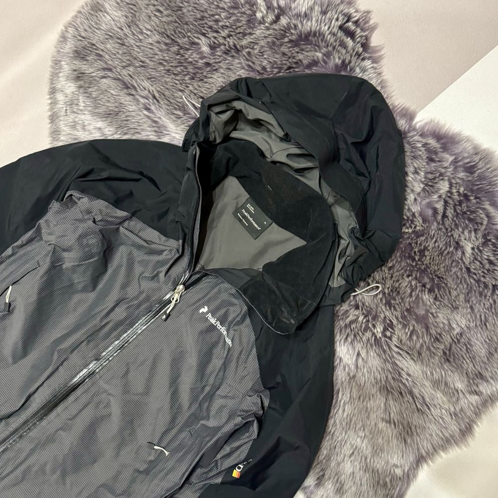Жіноча куртка Peak Performance Gore Tex М розмір 2129