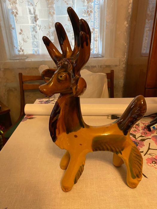 Олень. Васильківська майоліка. Висота 38 см