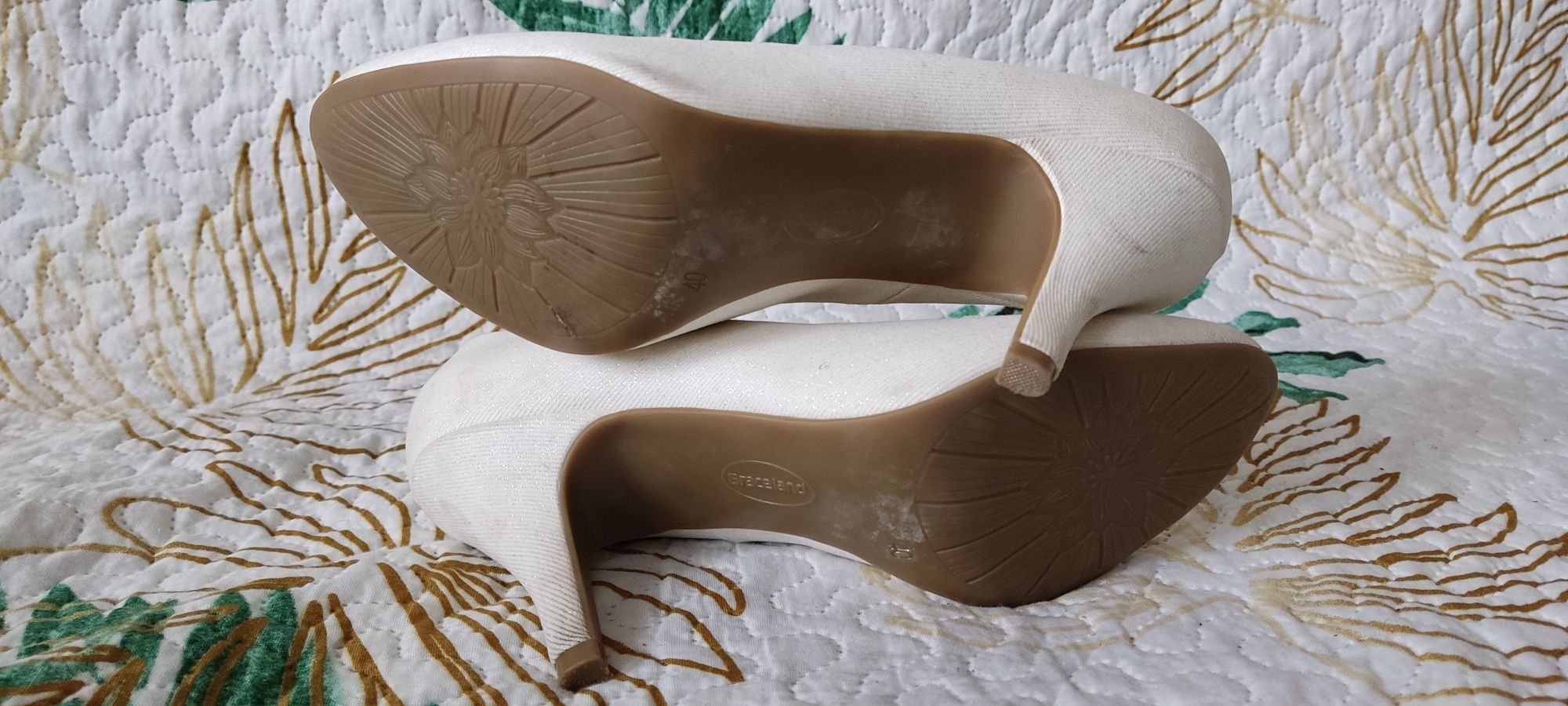 Buty szpilki eleganckie ecru 40 .Obcas-9cm.Deichmann