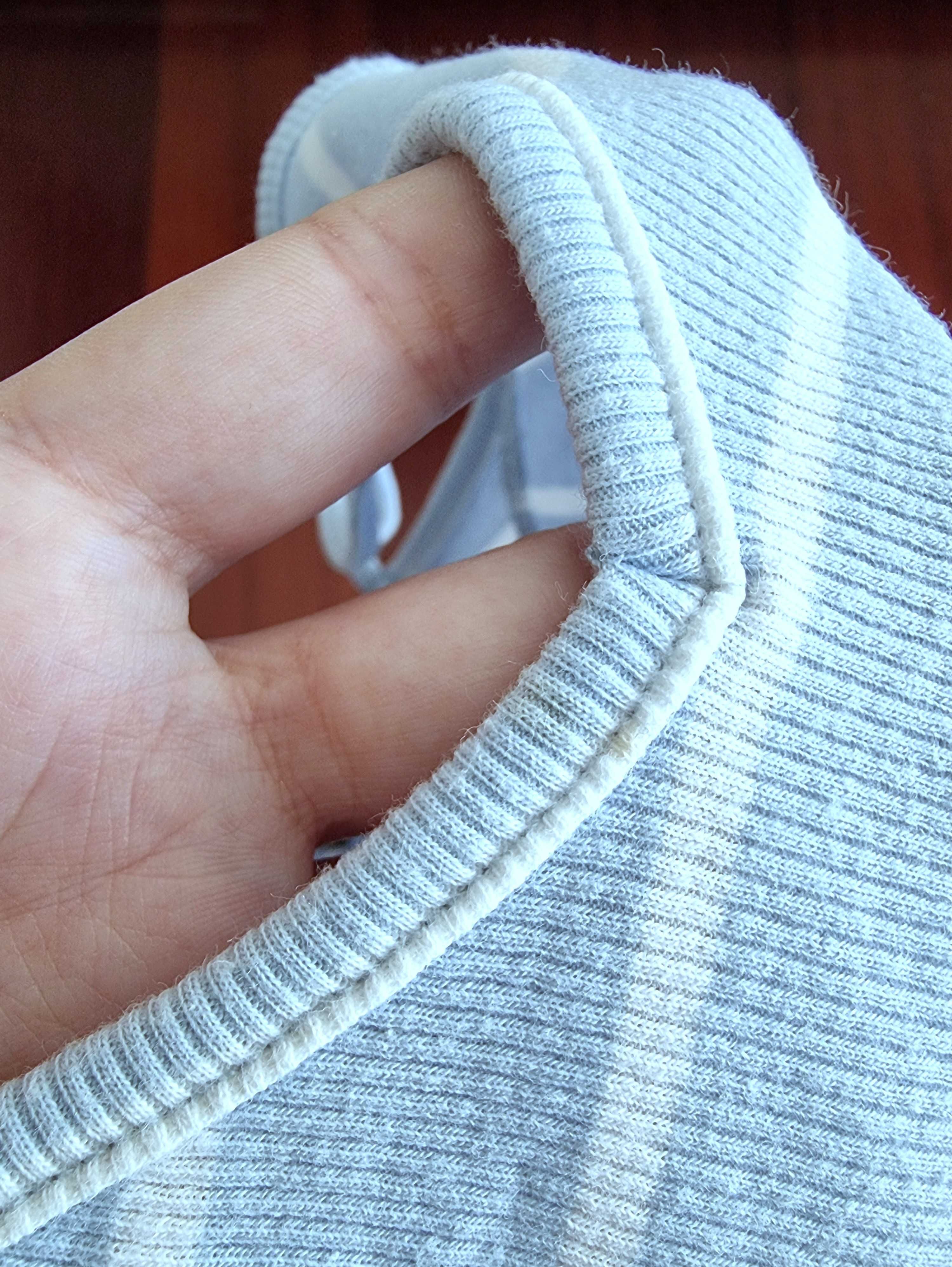 Top curto e justo azul claro com riscas brancas Primark, tamanho 36