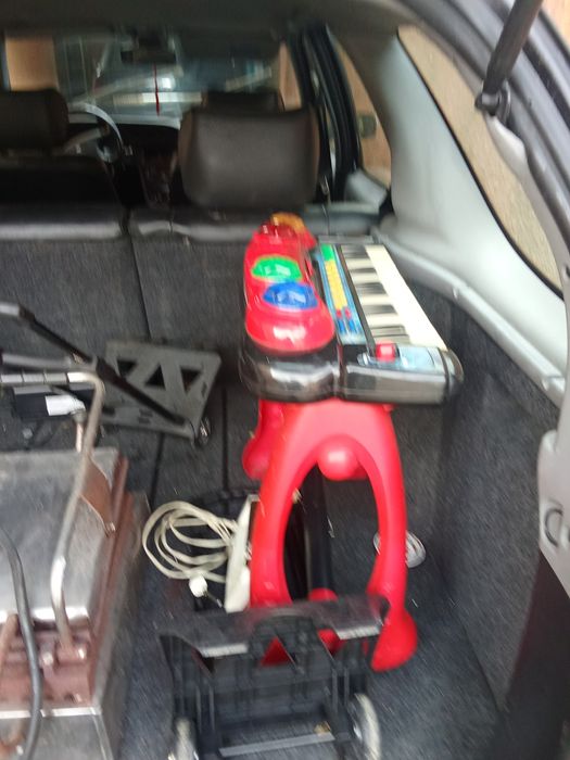 Vendo um piano de criança