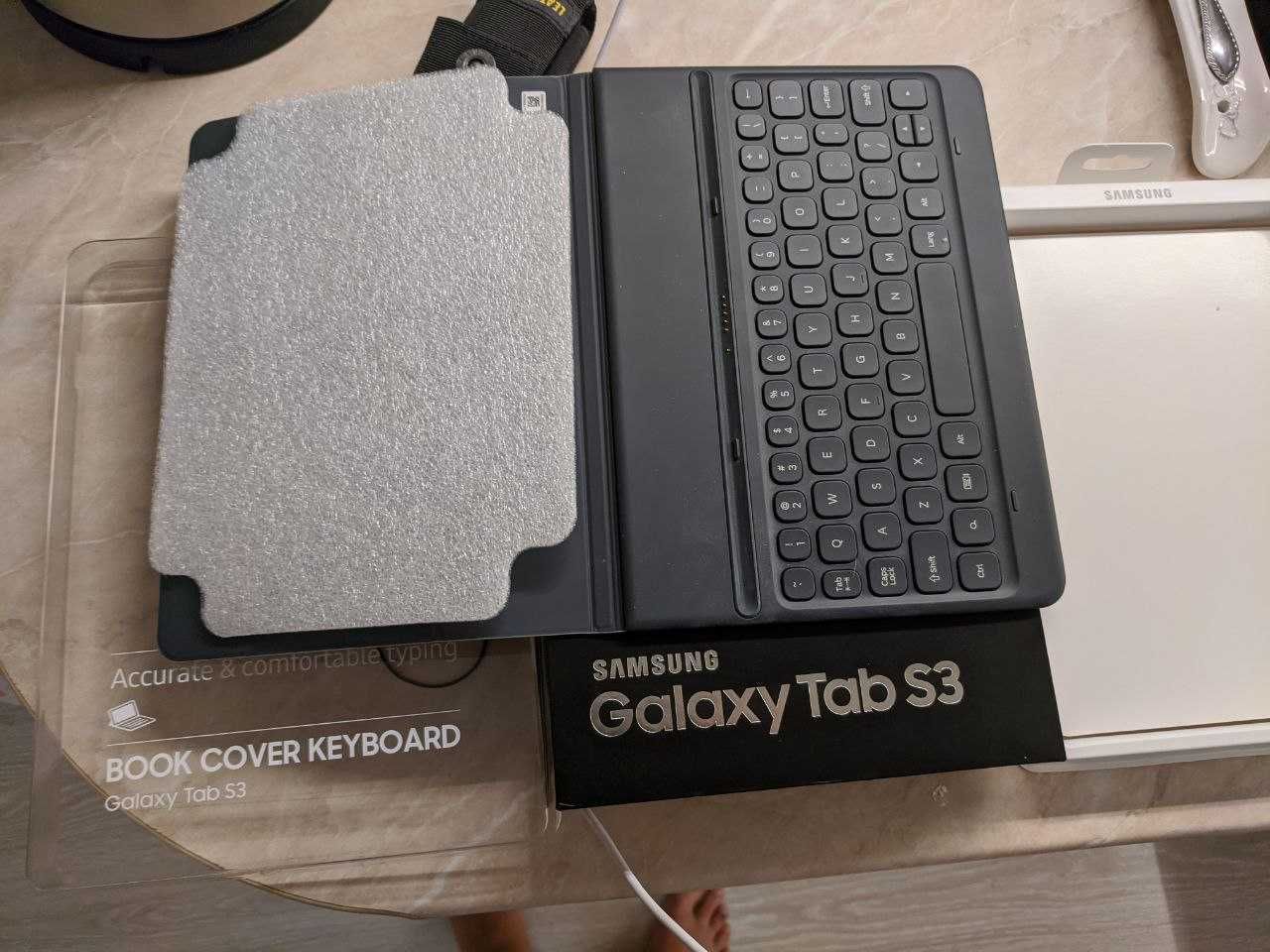 Фирменный чехол клавиатура для Samsung galaxy Tab s3