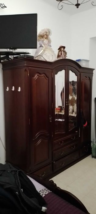 Mobilia em Mogno MTO Bom Estado