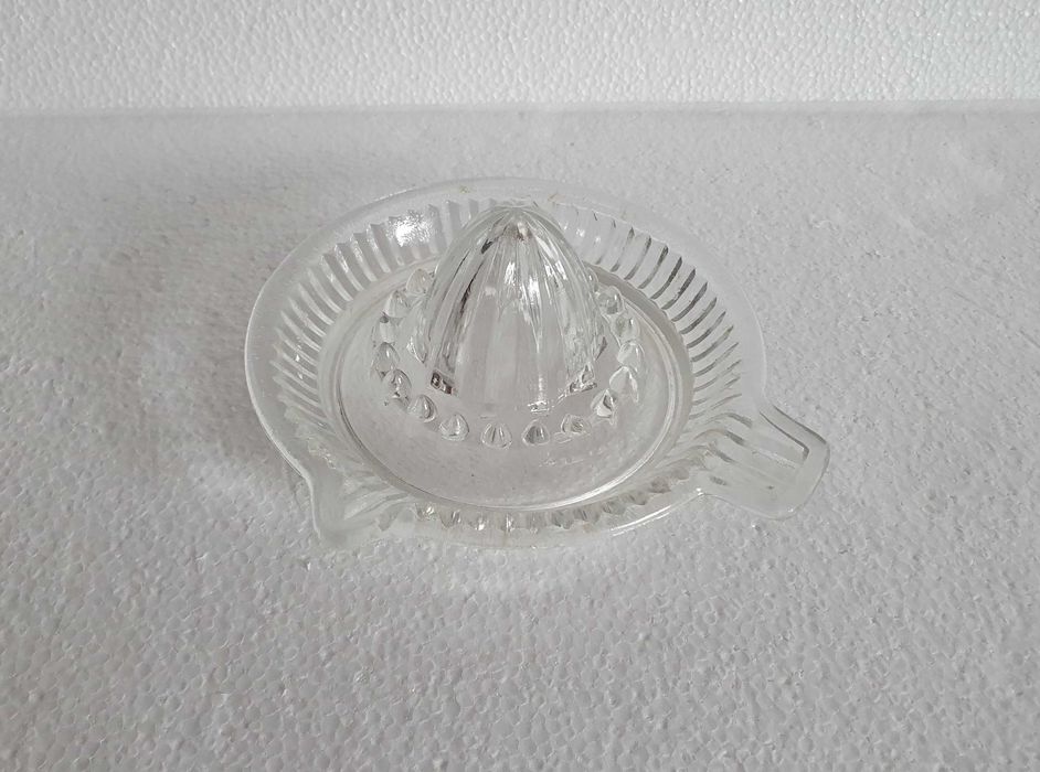 Fantástico espremedor de citrinos em vidro trabalhado - Anos 60