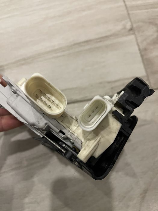 Замок двери передней левой 4G1837015 VAG ДЕФЕКТ