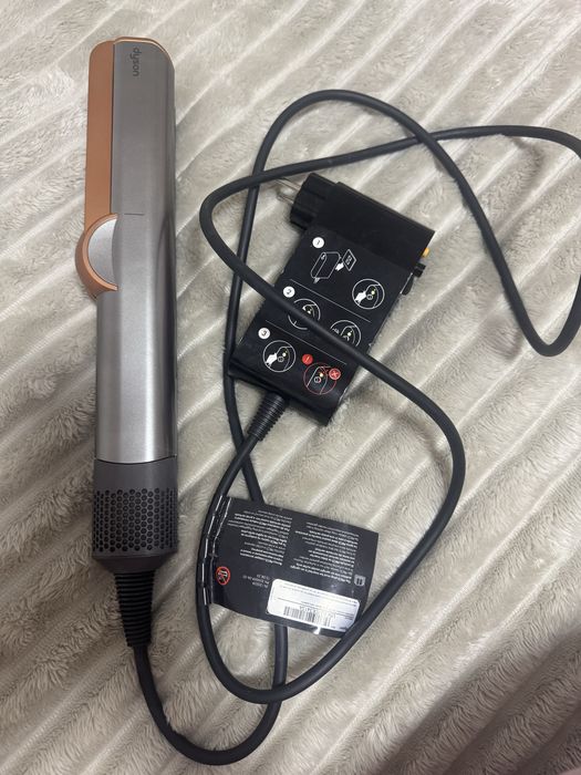 Продам Dyson вирівнювач, в користуванні недовго