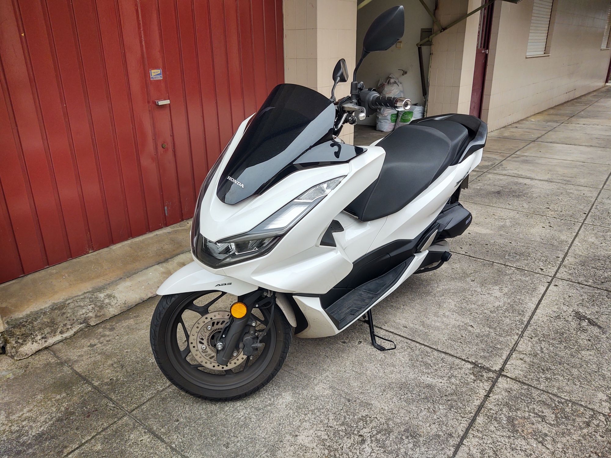 Vendo PCX 125 semi nova 28000 km 2023
