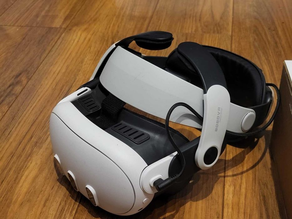 Meta Quest 3 + akcesoria (BOBOVR pasek, powerbank, osłonki, nakładki)