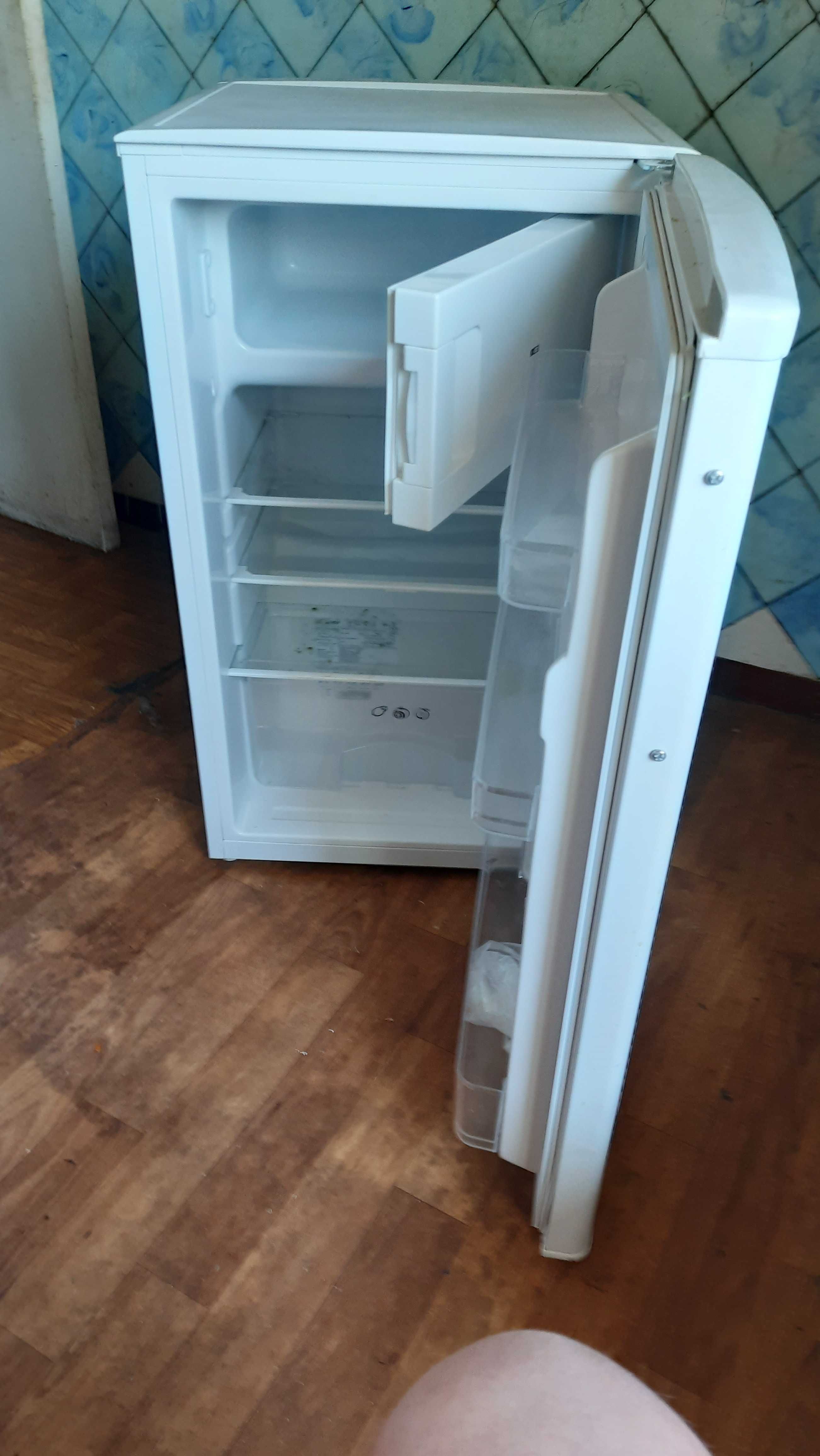 Однокамерний холодильник CANDY CCTOS 502WH09