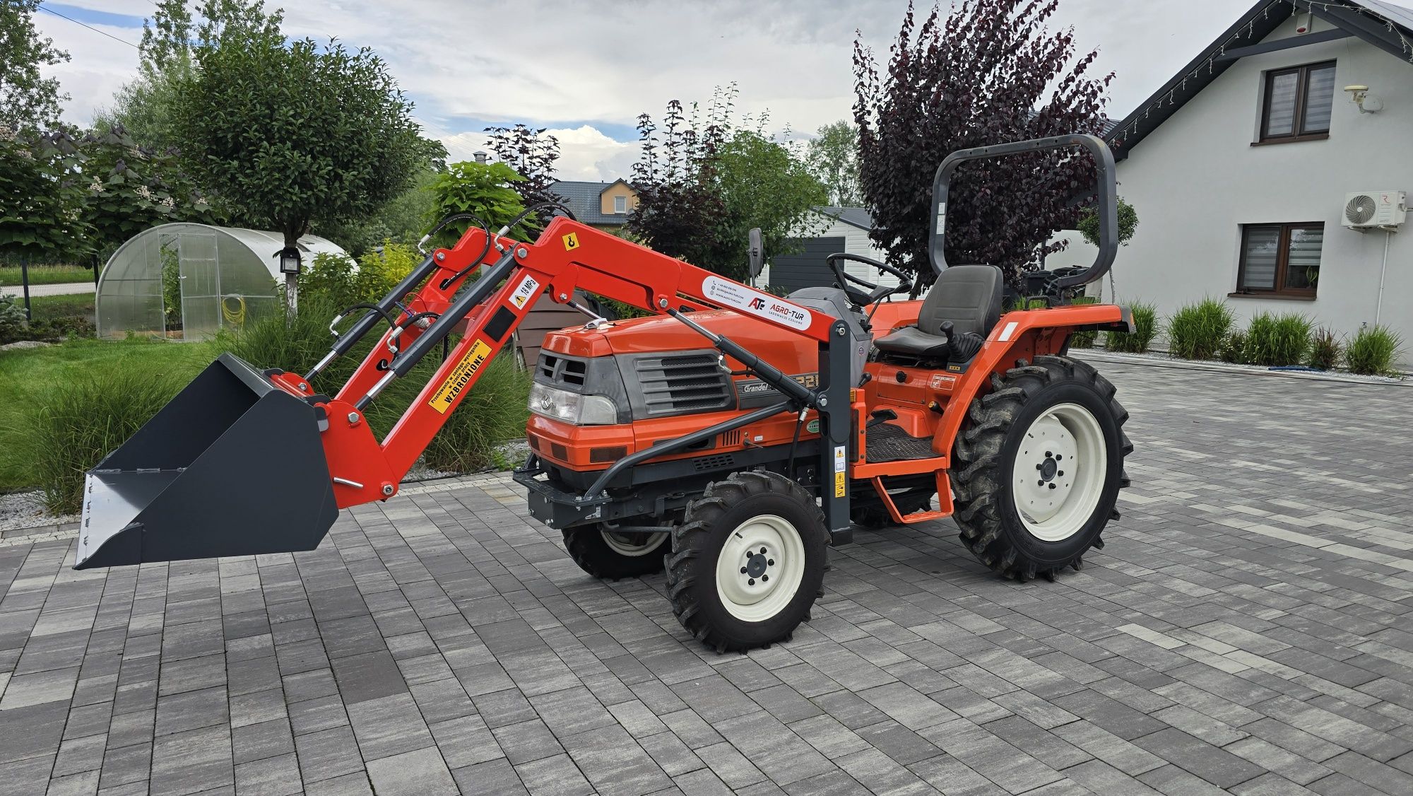 Japoński Traktorek Kubota 22KM 4x4 z Turem + Łycha