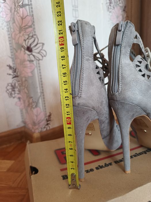 Gladiatorki zamszowe sznurowane