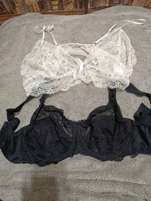 Жіноча білизна. .