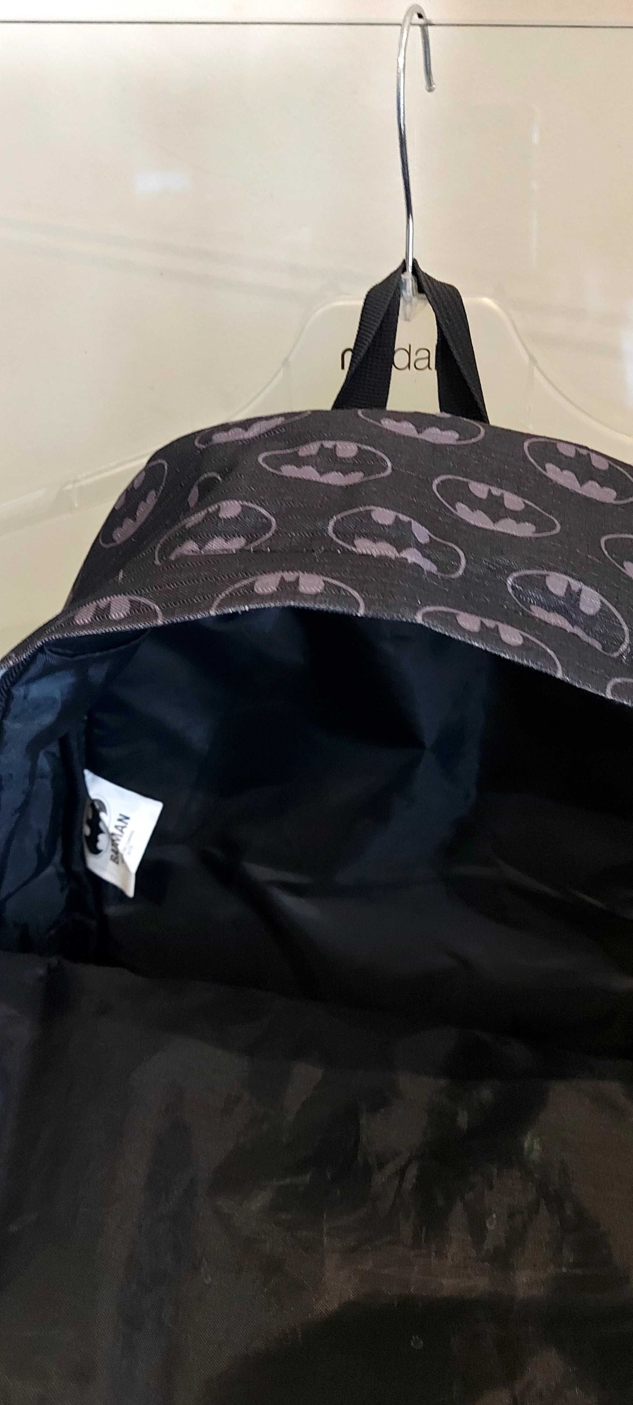 Mochila escolar preta do Batman