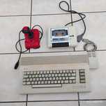 Commodore 64 komputer+ Joystick+ magnetofon