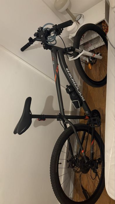 Bicicleta usada com acessórios