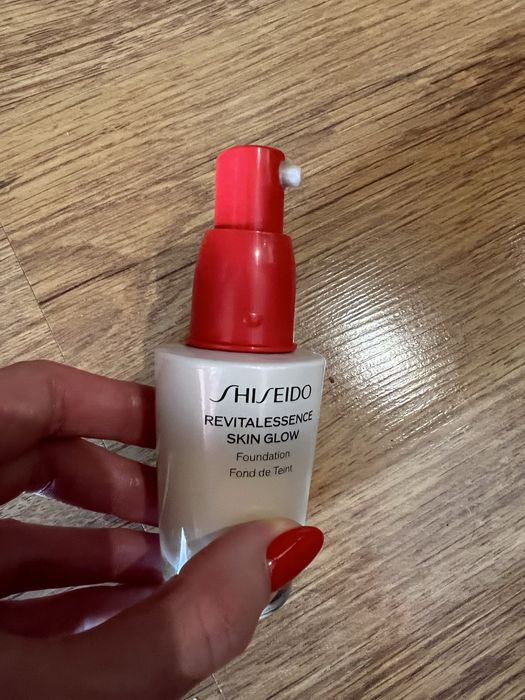 Тональний крем Shiseido Revitalessence Skin Glow Foundation 210 birch