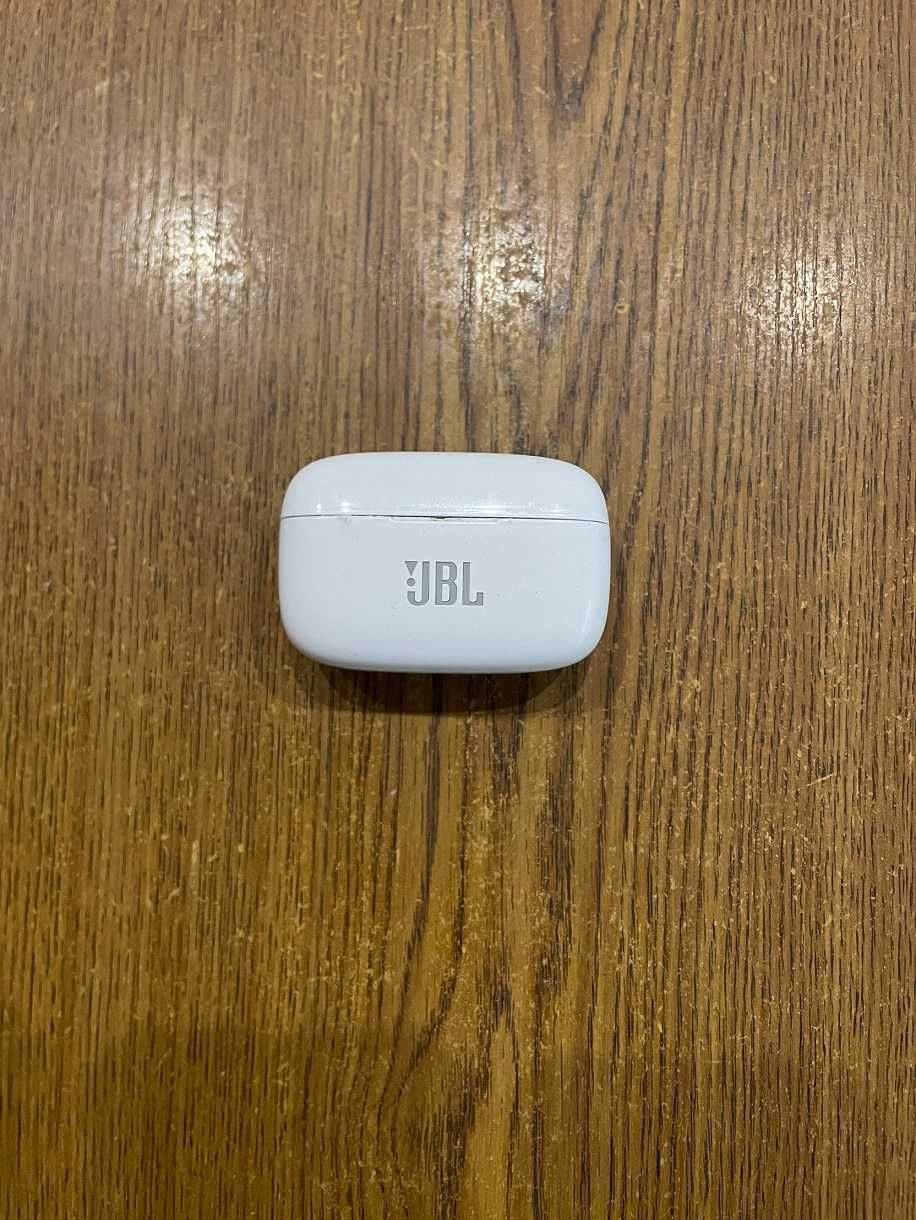 Продаються навушники JBL Live 300TWS в робочому стані.