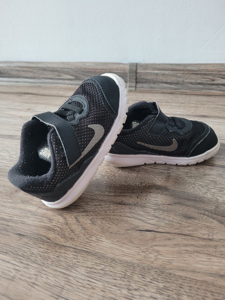 Buty sportowe dziecięce Nike 22