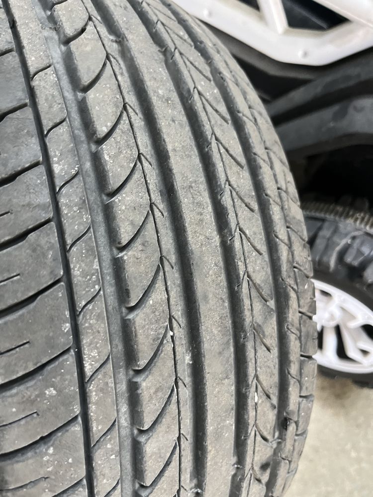 Pneu 205/45 R16 como novo