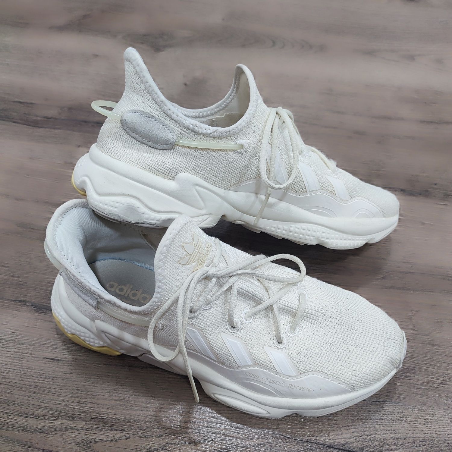Кросівки Adidas Originals Ozweego Knit 39,5 розмір