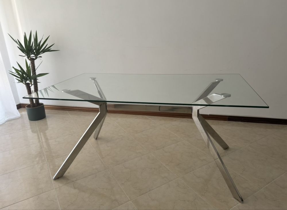 Mesa de refeições de metal e vidro Douglas El Corte Inglés