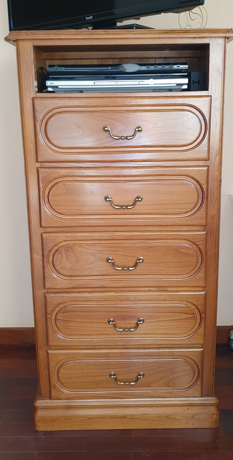 Cama de casal de madeira e bom estado